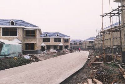 建設(shè)中的江洲墟場(chǎng)安置小區(qū)。